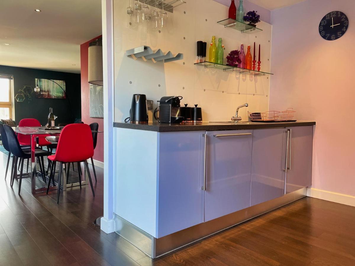 Historic Clock Tower Apartment With Rooftop Terrace And Free Secure Parking Sheffield Exterior foto