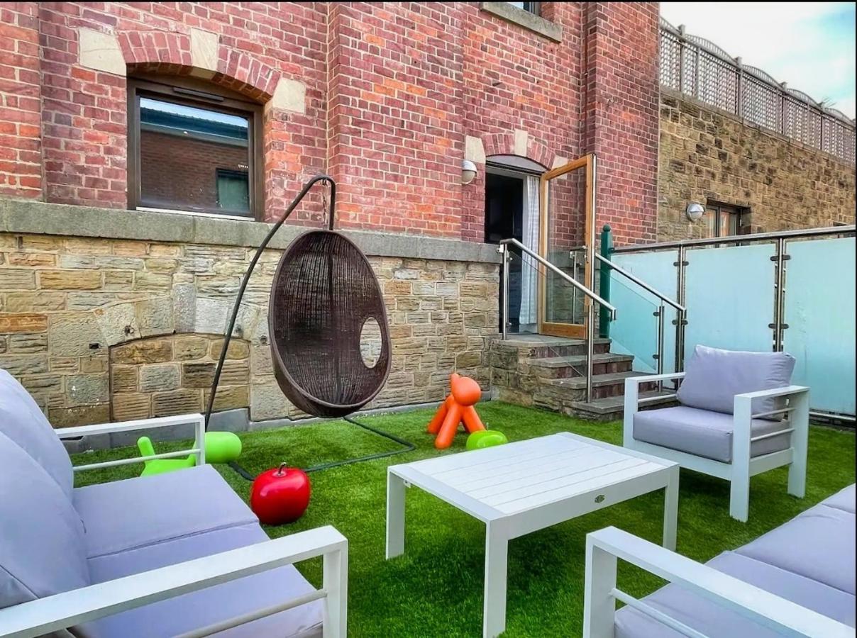 Historic Clock Tower Apartment With Rooftop Terrace And Free Secure Parking Sheffield Exterior foto